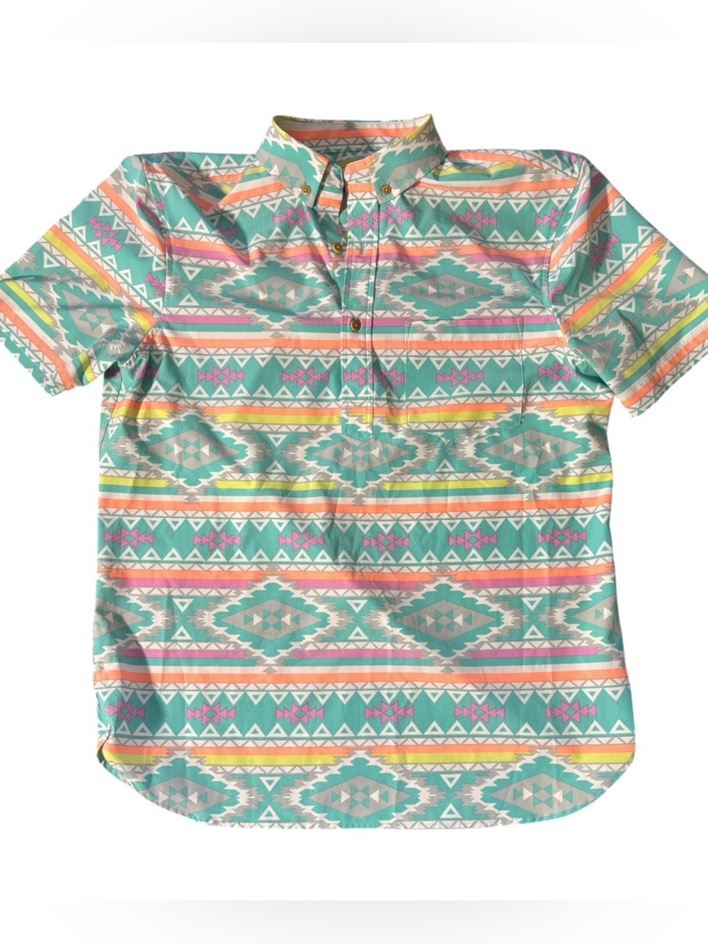 Chubbies Greetings From the Weekend The Nutter Popover Performance Shirt M